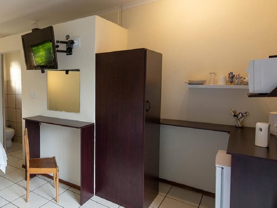 Room 5  | 1 bedroom, desk, free cribs/infant beds, free WiFi