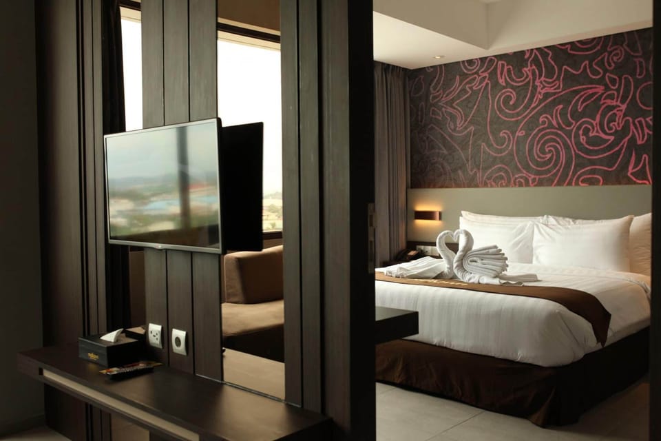 In-room safe, desk, blackout drapes, WiFi (free)