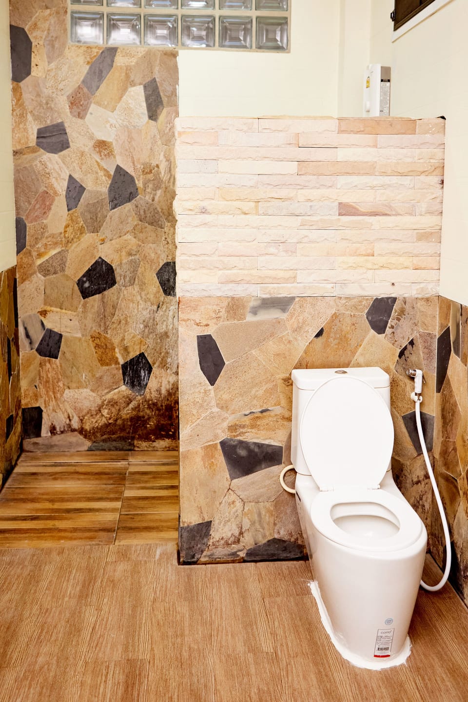Swimming Pool Room 1 or 2 persons | Bathroom | Shower, free toiletries, towels