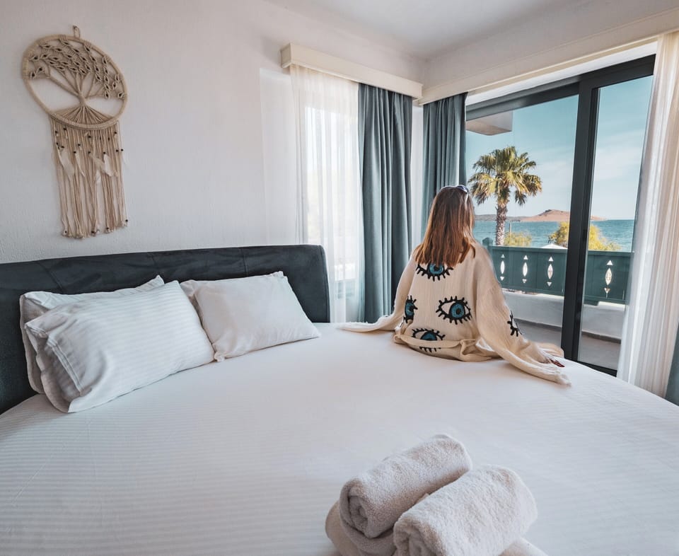 Luxury Studio Suite | Premium bedding, minibar, in-room safe, free cribs/infant beds