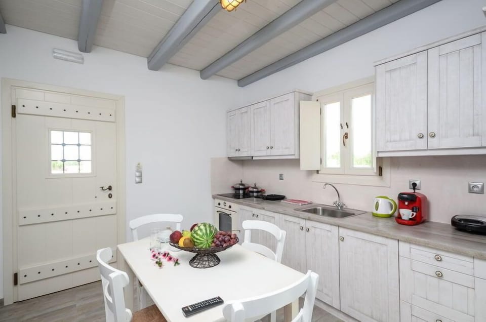 Superior Villa, 2 Bedrooms, Private Pool | Private kitchen | Full-size fridge, microwave, oven, stovetop