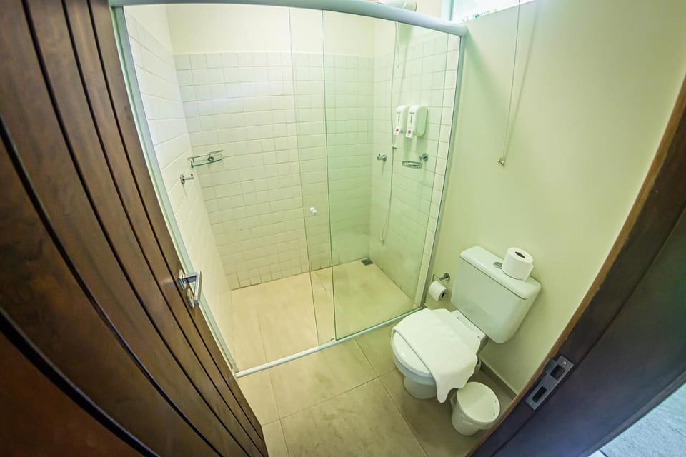Shower, free toiletries, towels