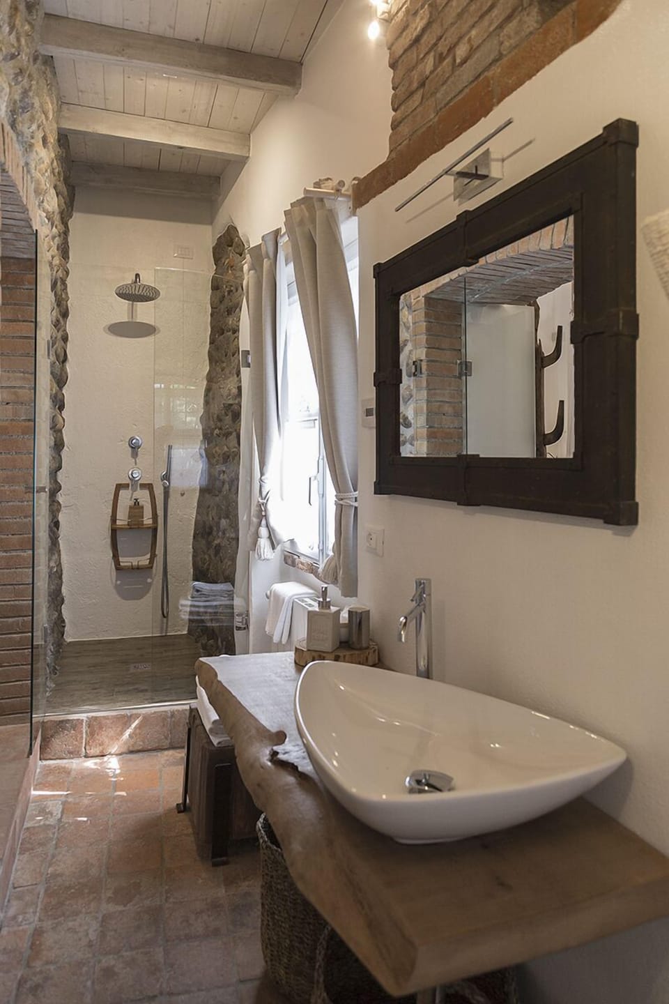 Design Suite, Multiple Beds, Ground Floor | Bathroom | Separate tub and shower, deep soaking tub, rainfall showerhead