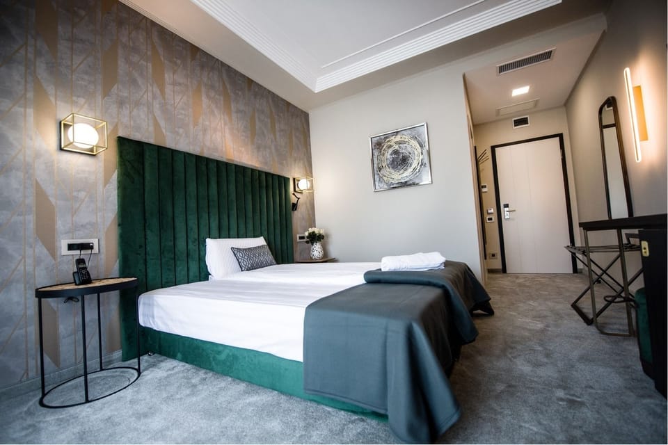Double Art | Premium bedding, minibar, in-room safe, desk
