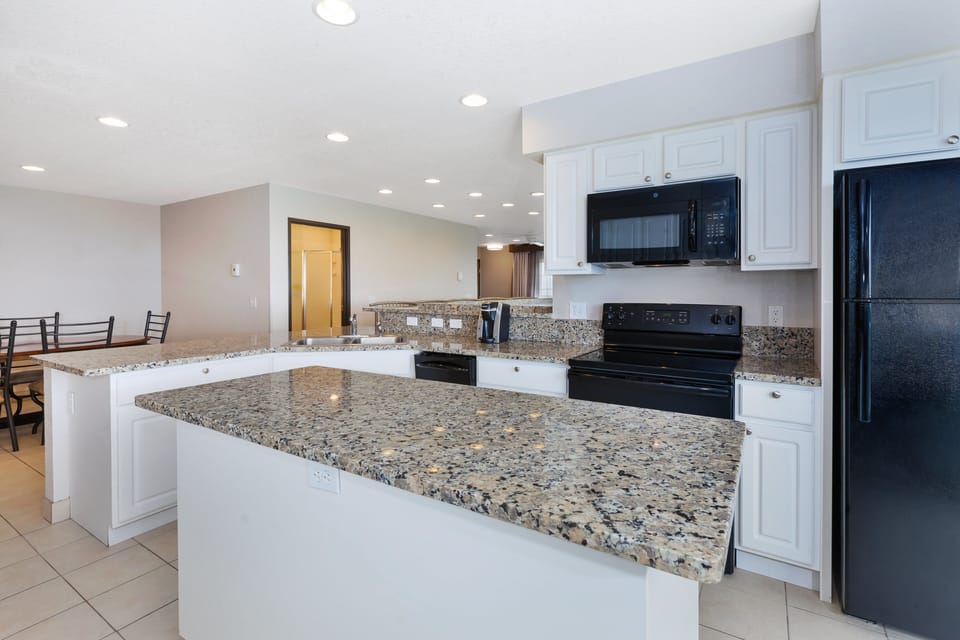 Suite, Penthouse, 2 King Bedrooms, Jetted Tub, Full Kitchen (Valley View) | In-room safe, desk, laptop workspace, iron/ironing board