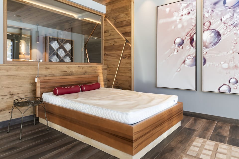 Sauna, hot tub, body treatments, body wraps, body scrubs, facials