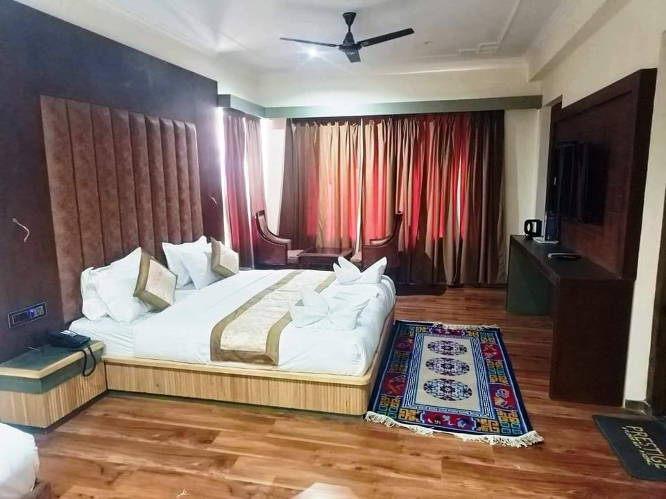 Deluxe Double Room, 1 Bedroom | Premium bedding, in-room safe, desk, rollaway beds (surcharge)