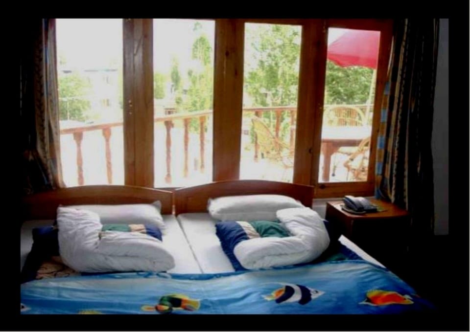 Standard Double Room, 1 Bedroom, Mountain View, Mountainside | Premium bedding, in-room safe, desk, rollaway beds (surcharge)