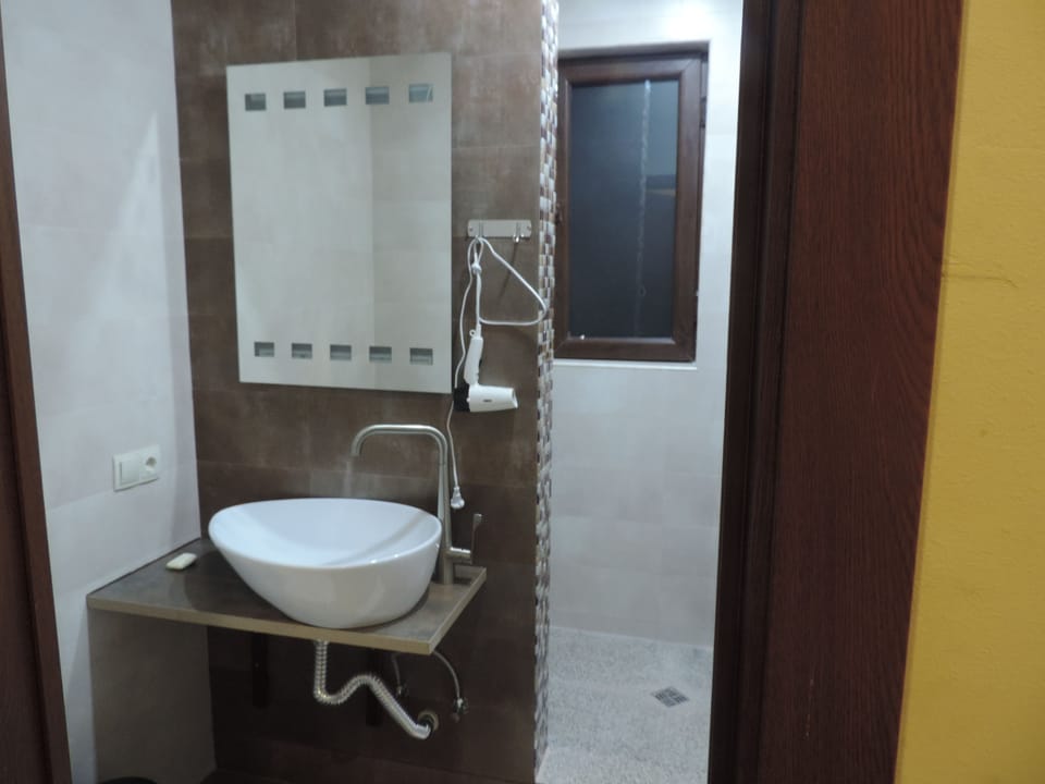 Family Quadruple Room, Mountain View | Bathroom | Shower, free toiletries, hair dryer, towels