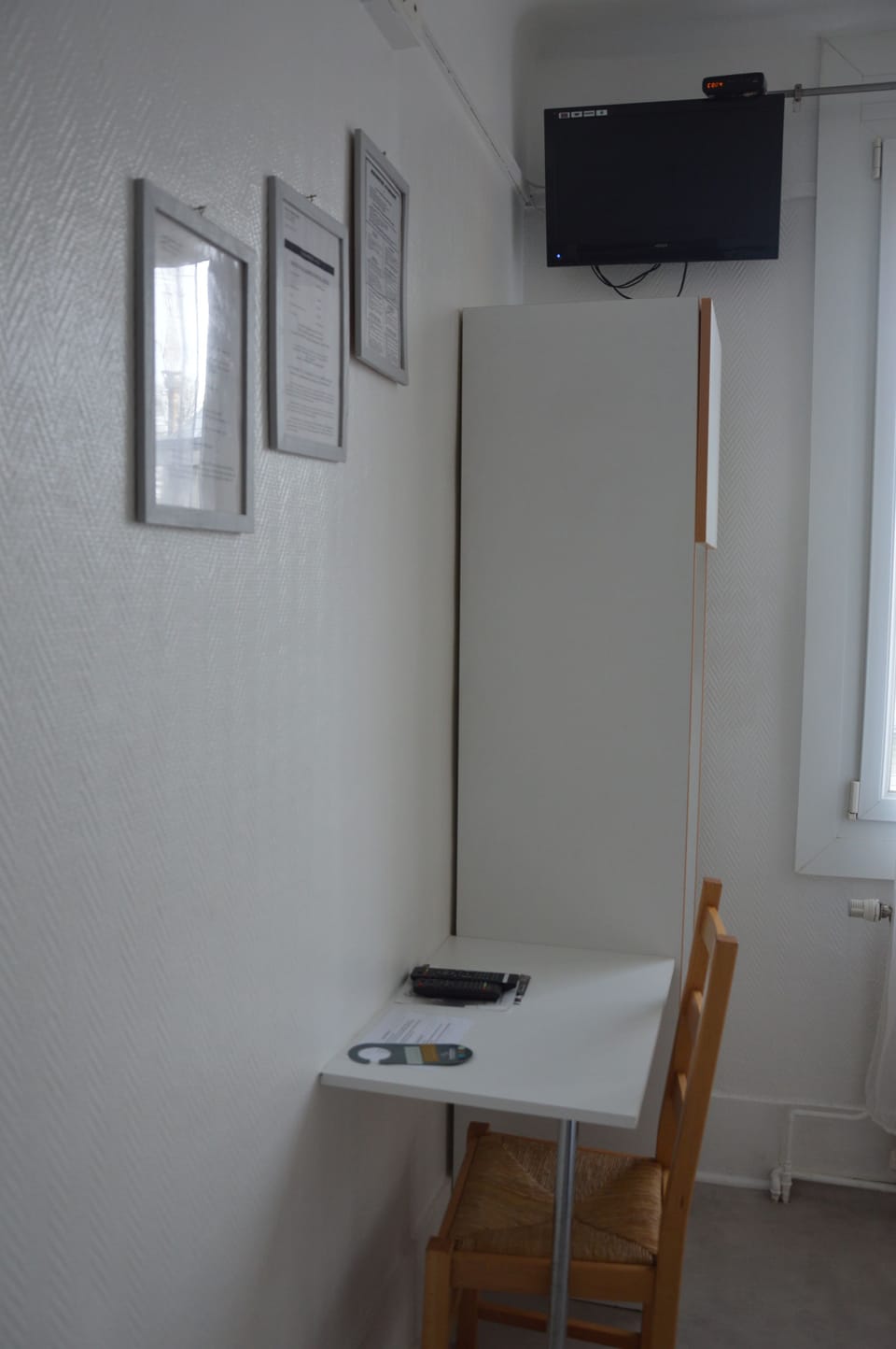 Economy Double Room, Shared Toilet | Room amenity