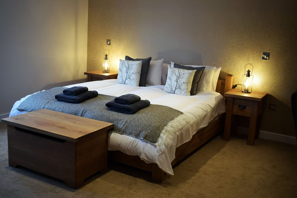 Executive Room | Desk, laptop workspace, soundproofing, iron/ironing board