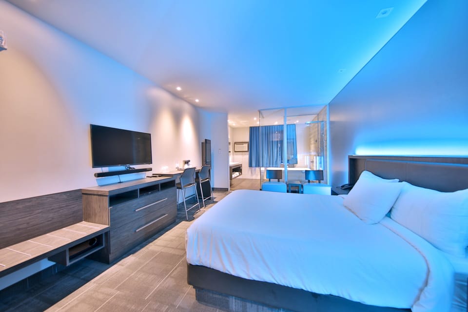 In-room safe, soundproofing, iron/ironing board, free WiFi