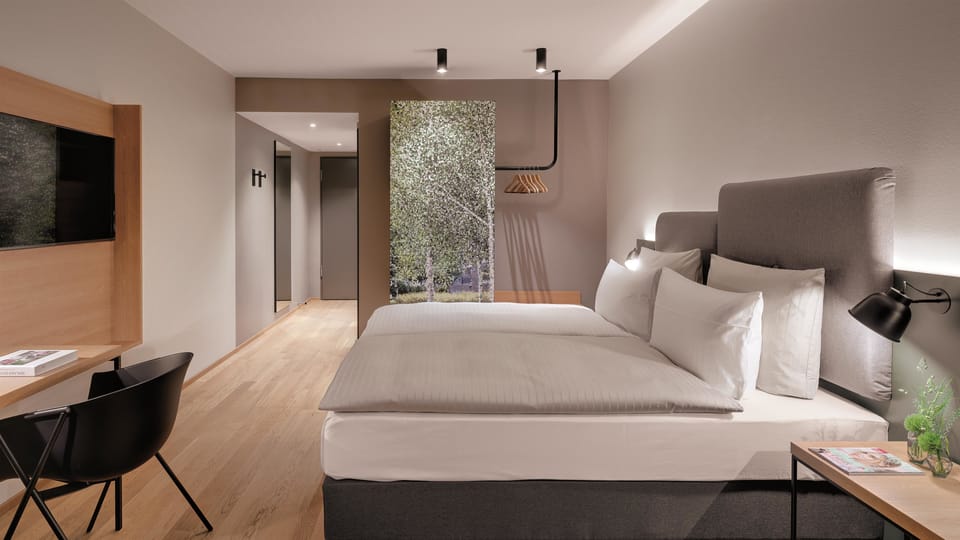 YARD "Big" | Premium bedding, in-room safe, desk, laptop workspace