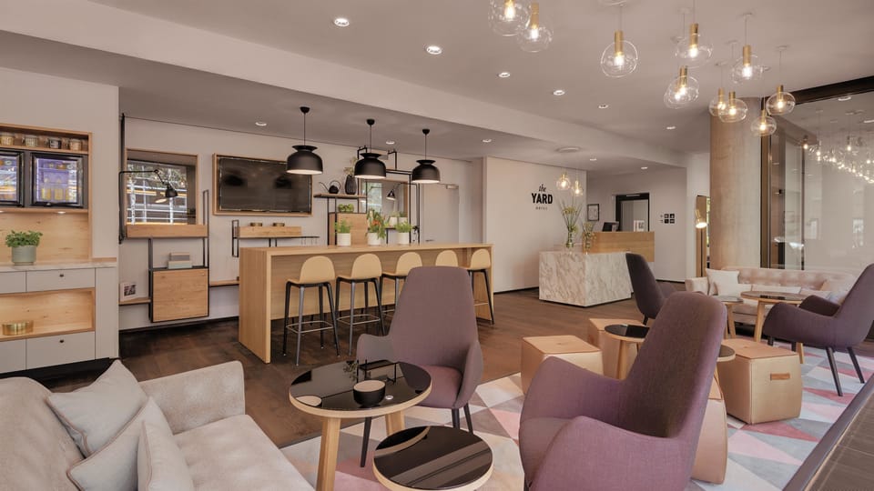 Lobby lounge
