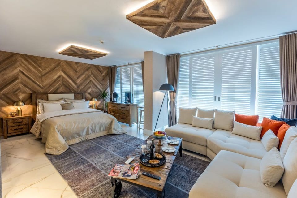 Premium Suite | Minibar, in-room safe, soundproofing, free WiFi