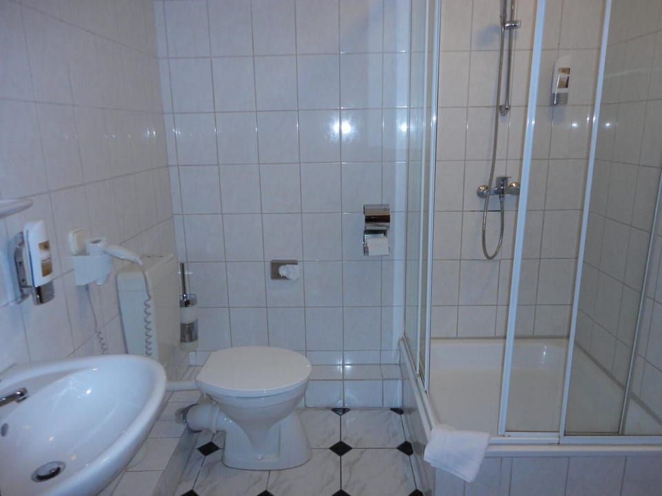 Shower, free toiletries, hair dryer, towels