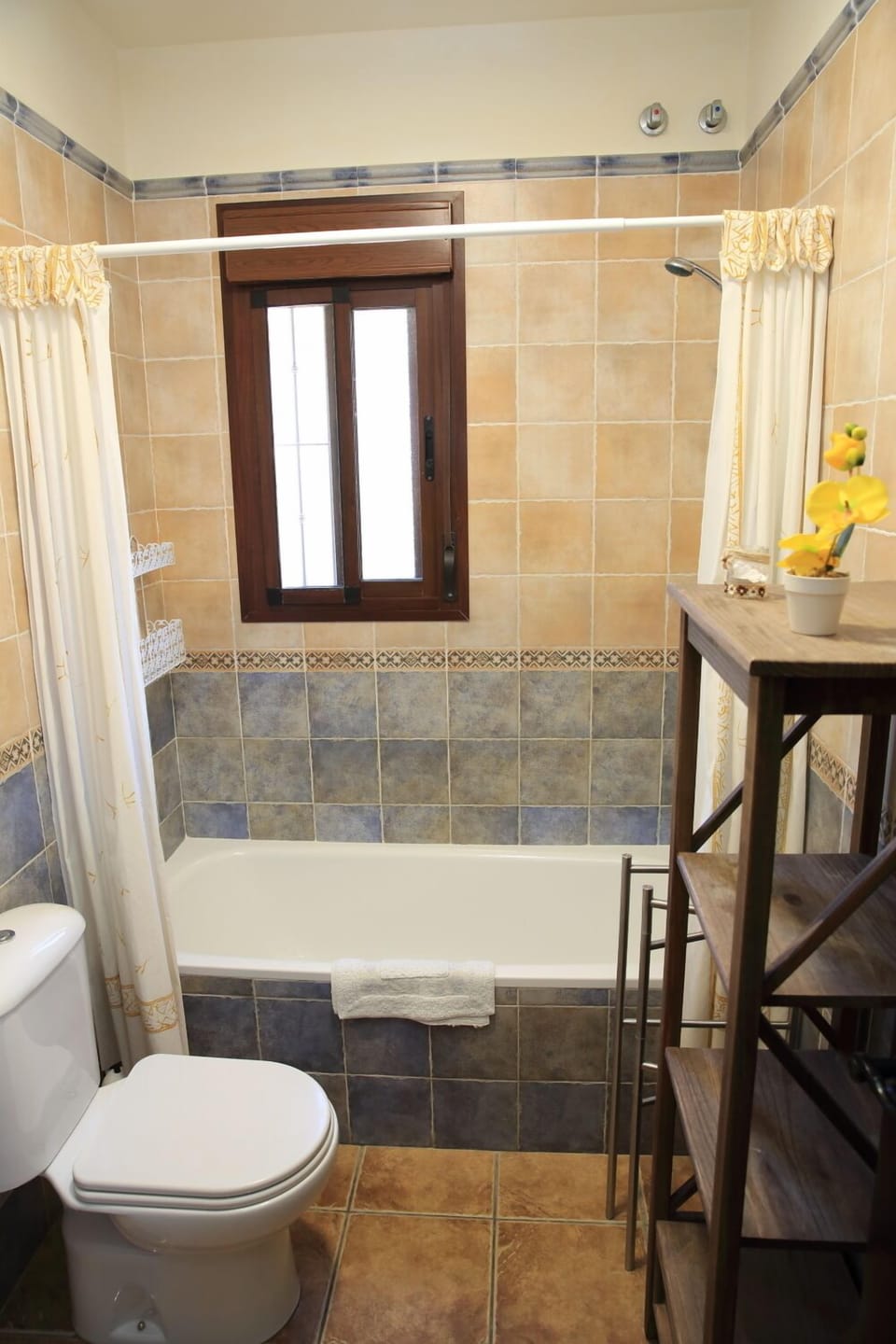 Deluxe House, Private Bathroom, Lake View | Bathroom