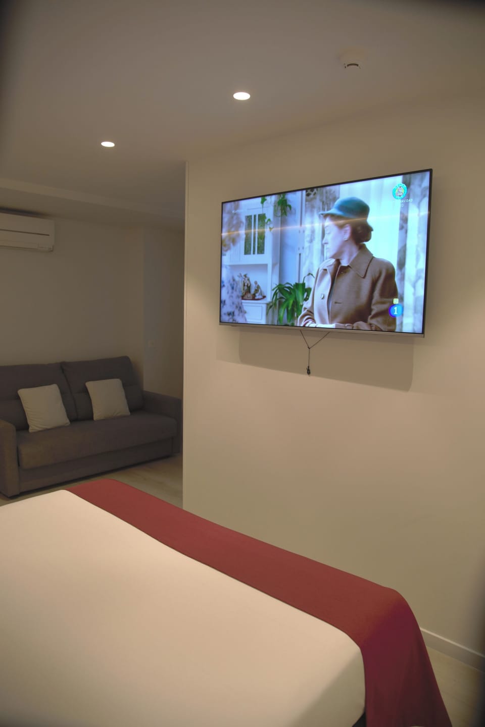Deluxe Room | Premium bedding, down comforters, in-room safe, blackout drapes