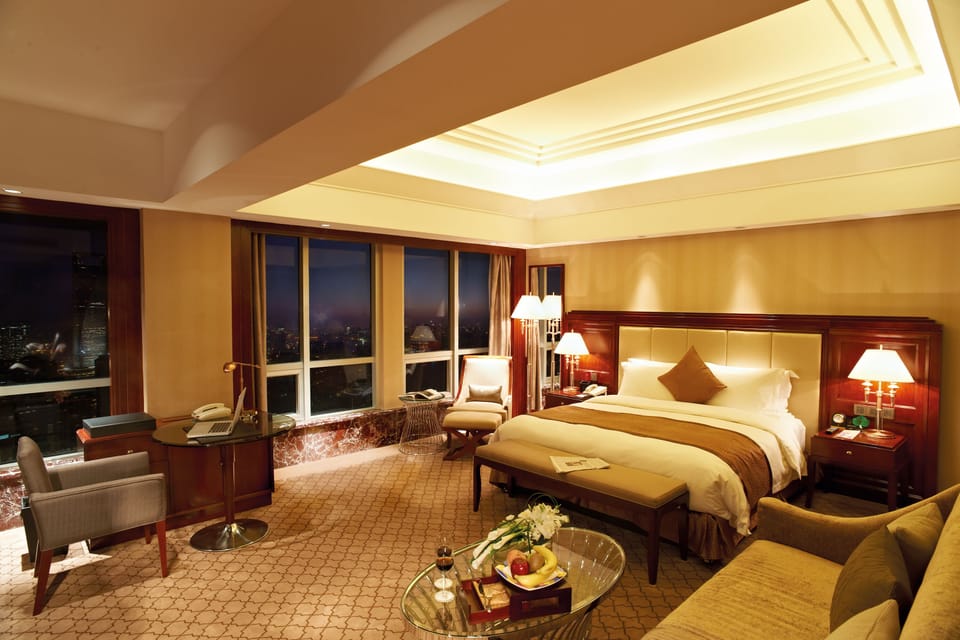 Executive King Room | In-room safe, desk, iron/ironing board (on request), cribs (free)
