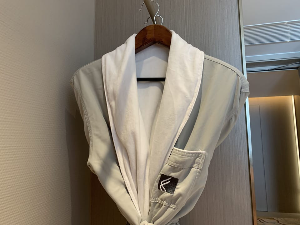 Shuxiang Suite | In-room safe, desk, iron/ironing board (on request), WiFi (free)