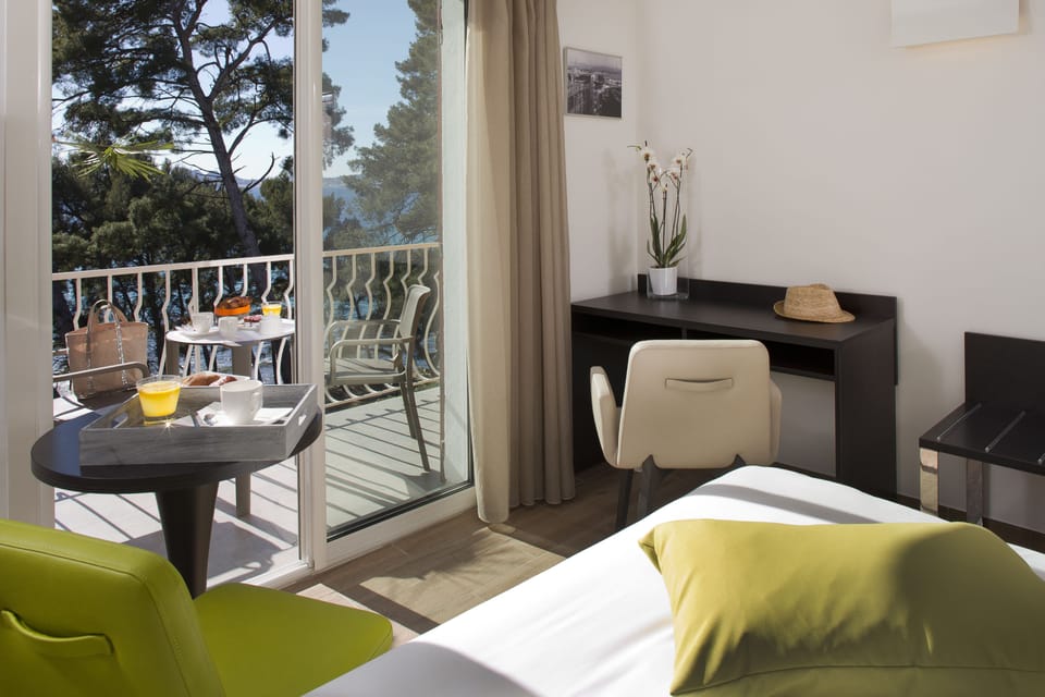 Superior Room, Terrace, Sea View | Premium bedding, in-room safe, desk, iron/ironing board