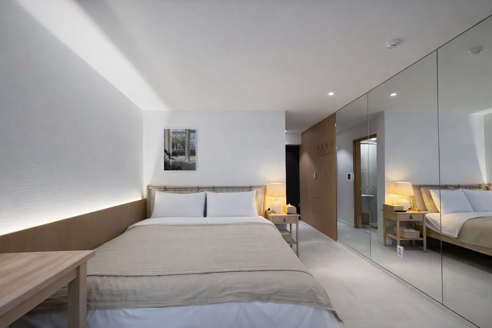 Deluxe Double Beige | Individually decorated, laptop workspace, free WiFi, bed sheets
