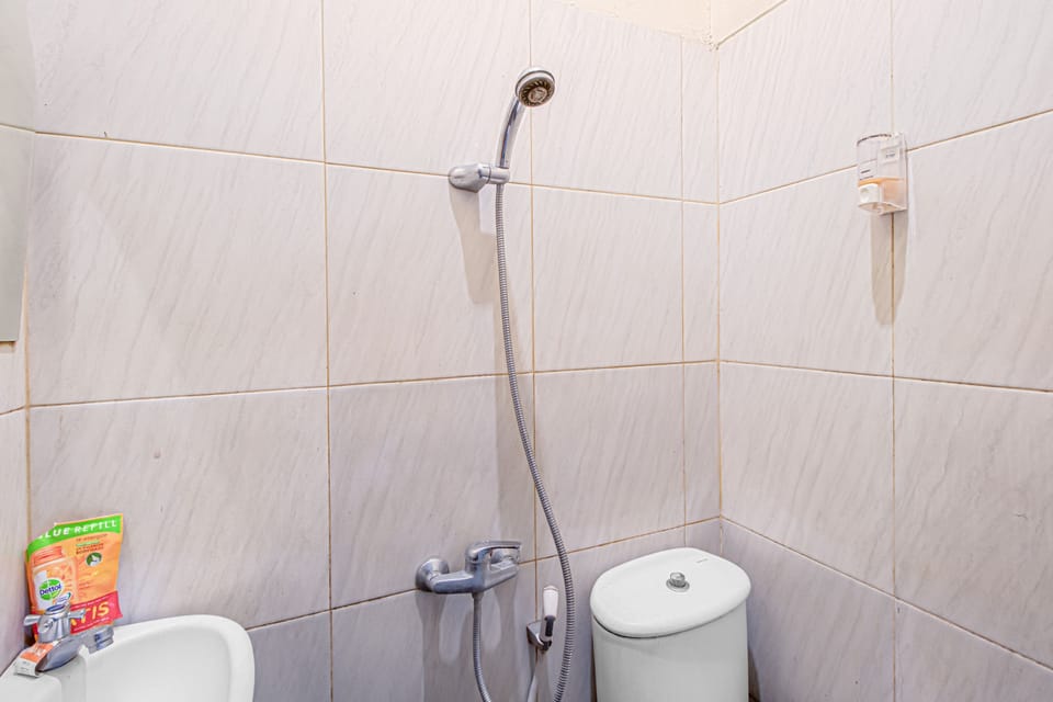 Superior Double Room with Fan | Bathroom | Shower, free toiletries, towels