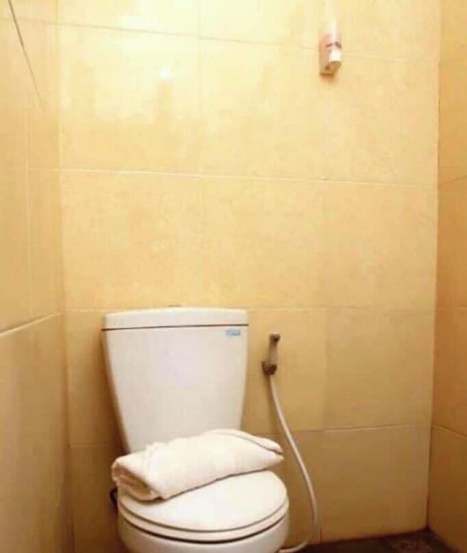 Double Superior AC | Bathroom | Rainfall showerhead, towels