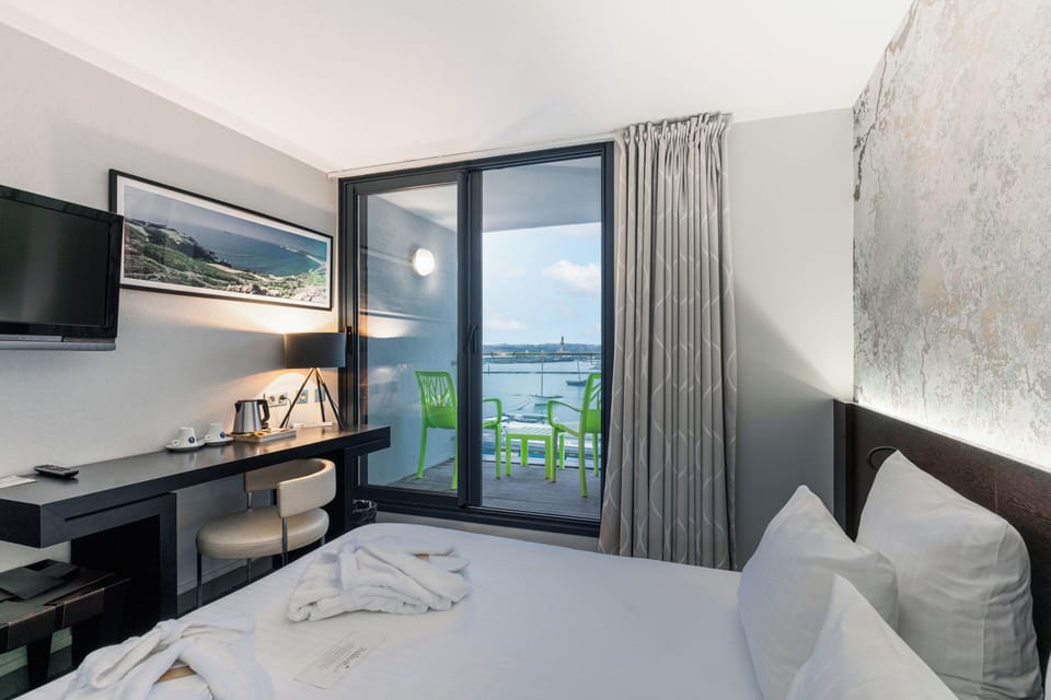 Junior Double Room, Balcony, Sea View | Desk, soundproofing, iron/ironing board, free cribs/infant beds
