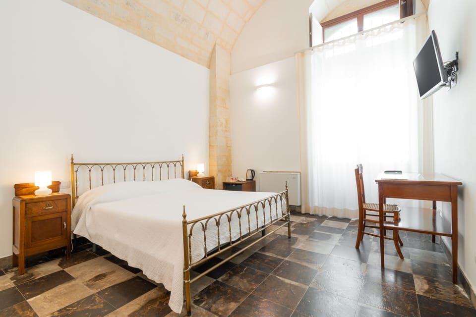 Standard Double Room, 1 Queen Bed | Premium bedding, minibar, in-room safe, desk