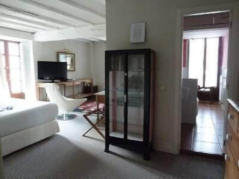 Junior Suite | 1 bedroom, minibar, desk, free WiFi