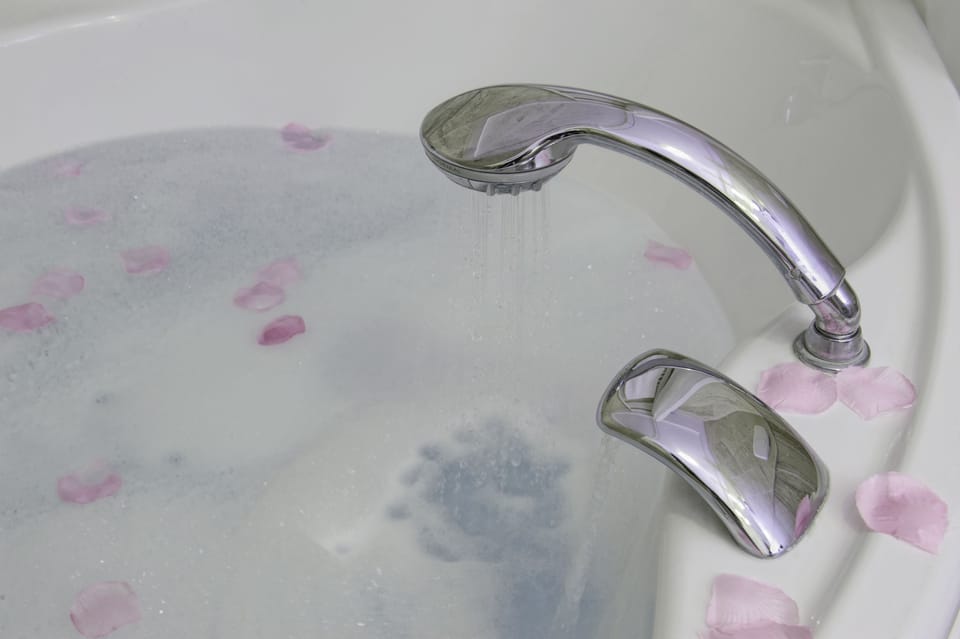 Single Room not refundable | Bathroom sink