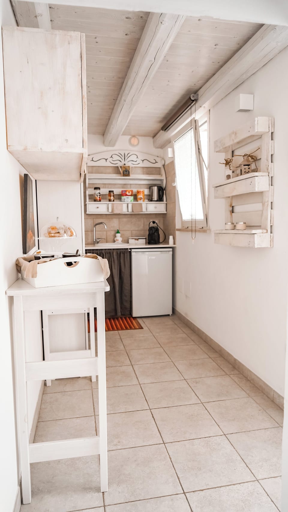 Suite, Terrace | Private kitchen | Fridge, electric kettle