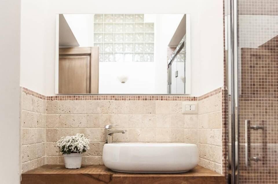 Triple Room | Bathroom | Shower, free toiletries, hair dryer, bathrobes