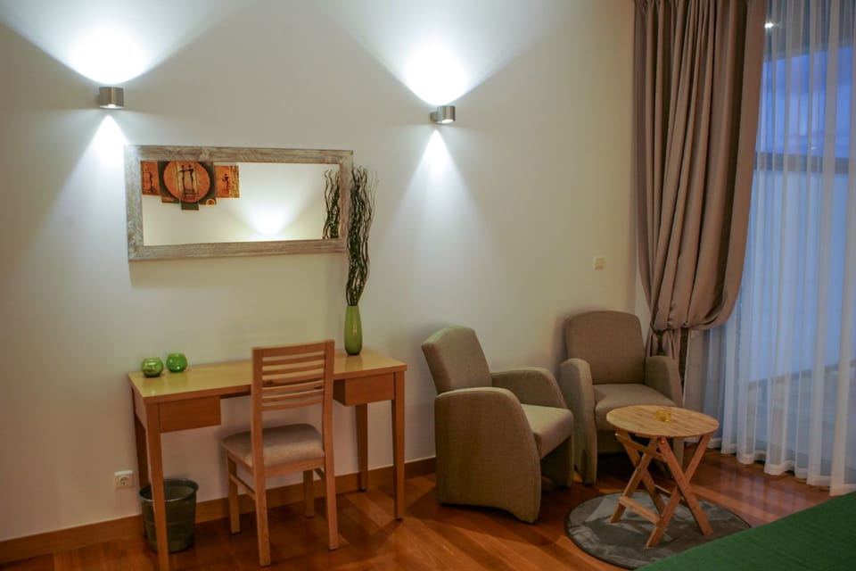 Superior Double Room, Shared Bathroom, Sea View | Room amenity