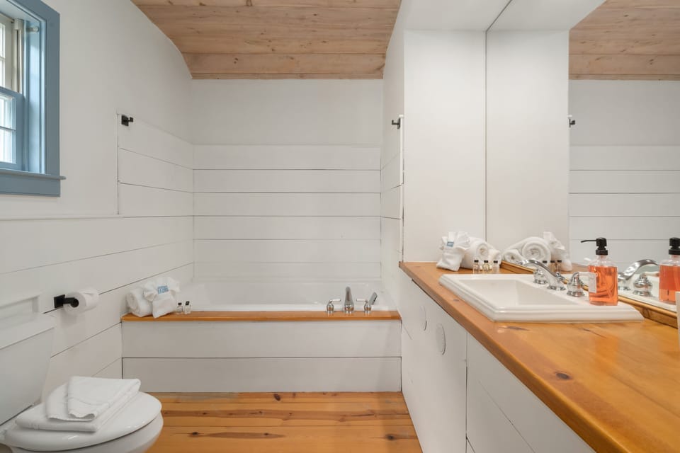 Loft Suite  | Bathroom | Designer toiletries, hair dryer, towels, soap