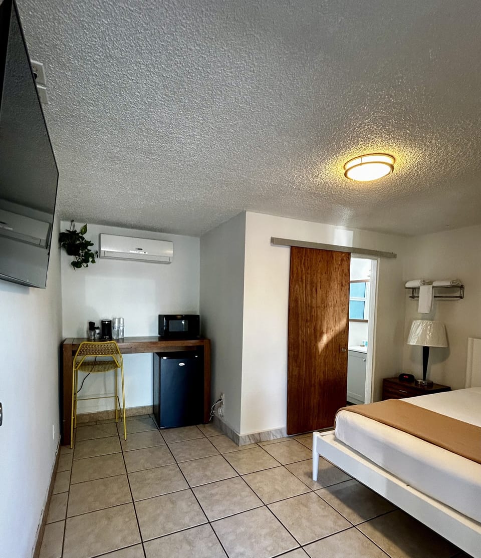 Standard Room, Non Smoking | Desk, laptop workspace, blackout drapes, free WiFi