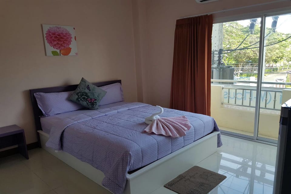 Standard Double Room | Desk, WiFi (free)