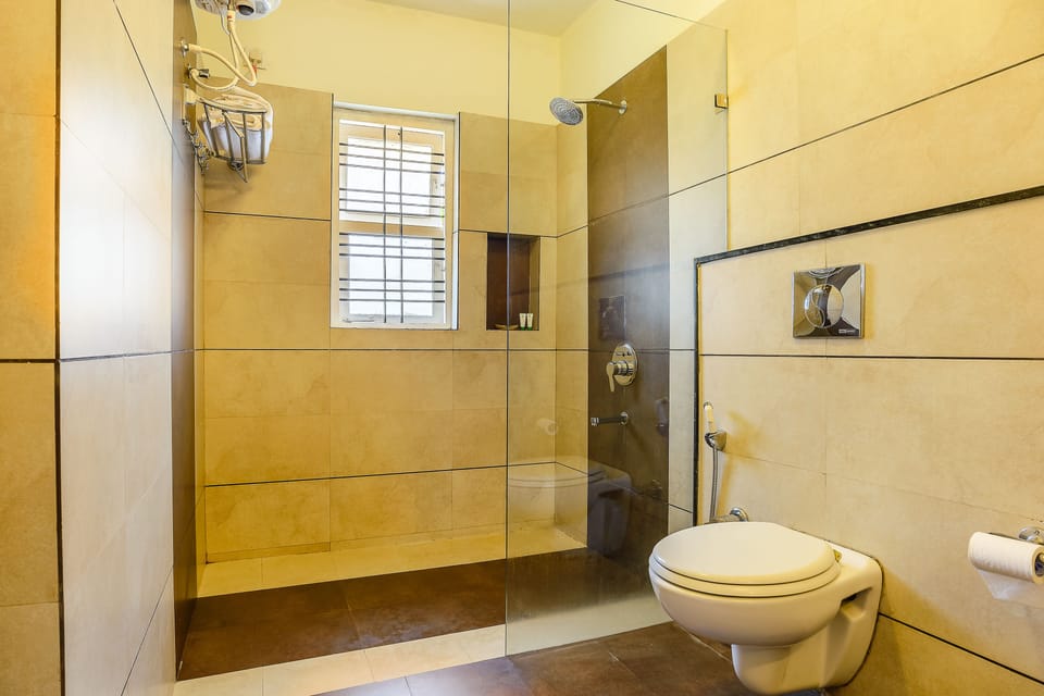Deluxe Room | Desk, iron/ironing board, free WiFi, bed sheets