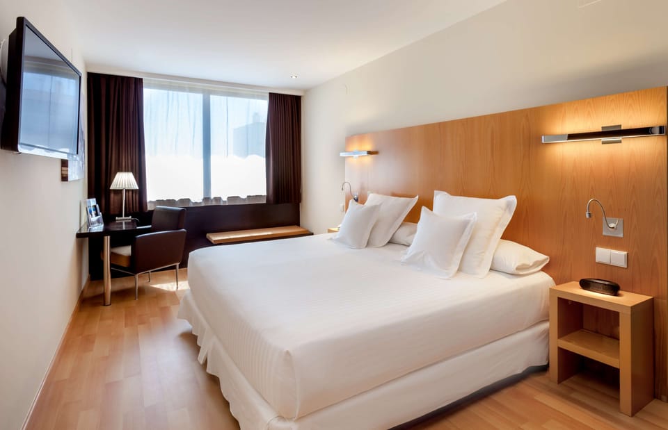 Down comforters, minibar, in-room safe, desk