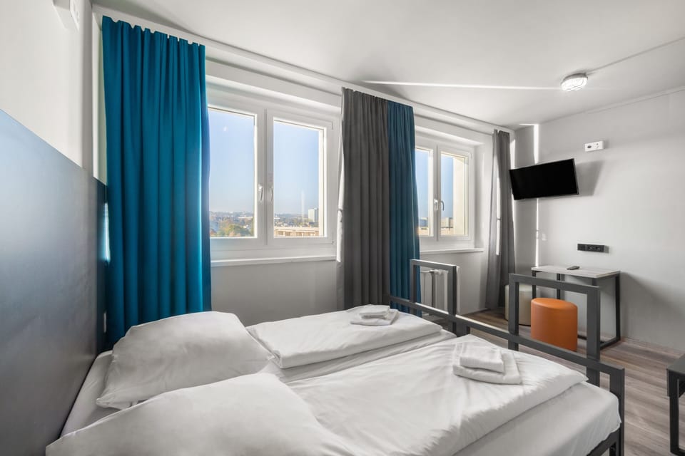 Twin Room for Single Use | Free WiFi, bed sheets