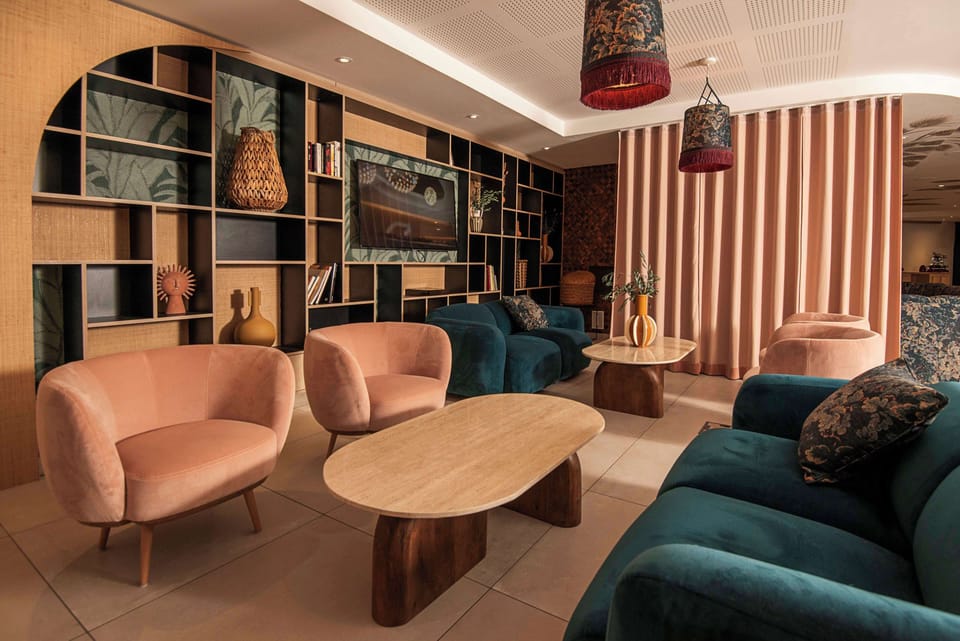 Breakfast, lunch, dinner served; local cuisine, pool views 