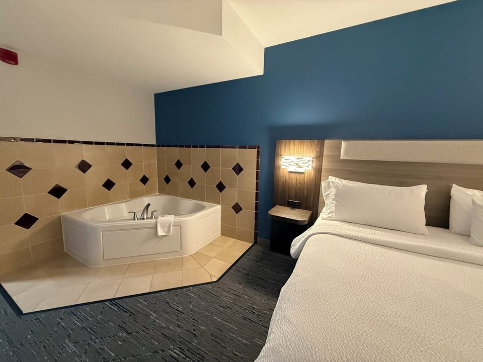Suite, 1 King Bed, Jetted Tub | Hypo-allergenic bedding available, in-room safe, desk, laptop workspace