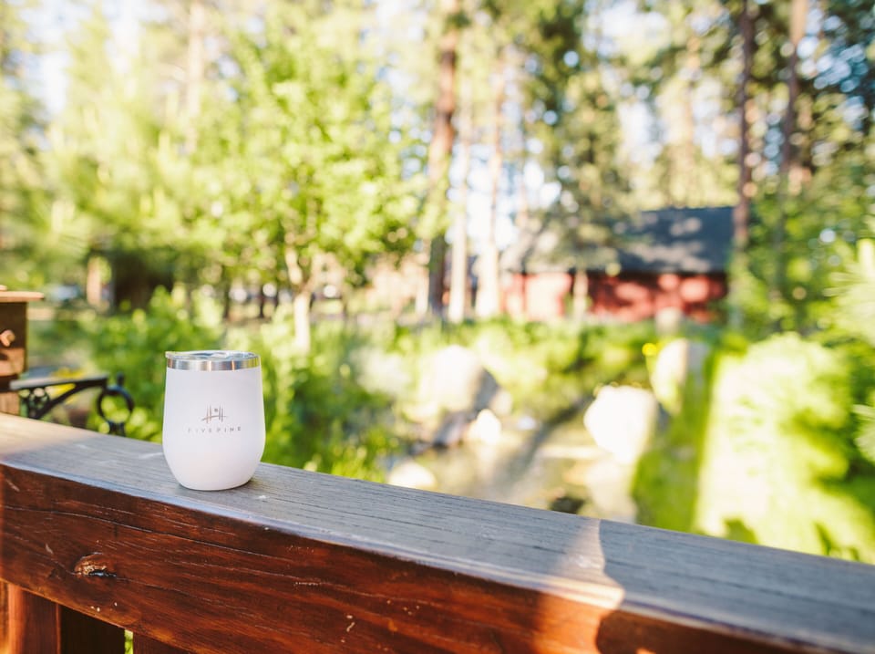 Upper Townhouse Suite | Premium bedding, pillowtop beds, iron/ironing board, free WiFi