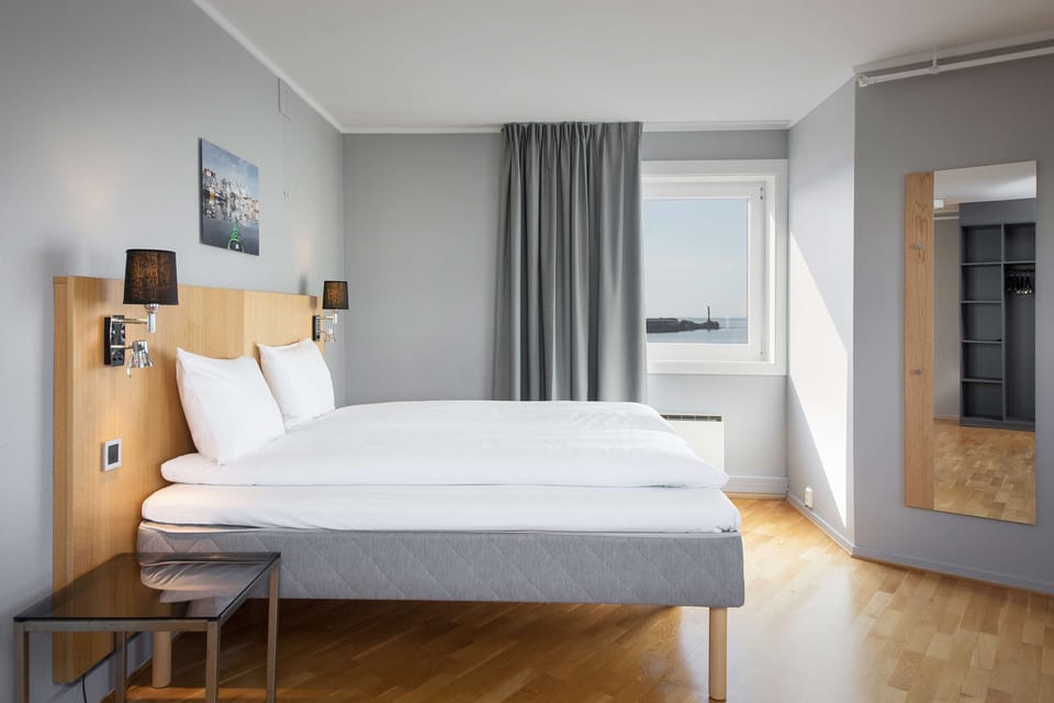 Standard Room | Desk, blackout drapes, free internet, bed sheets