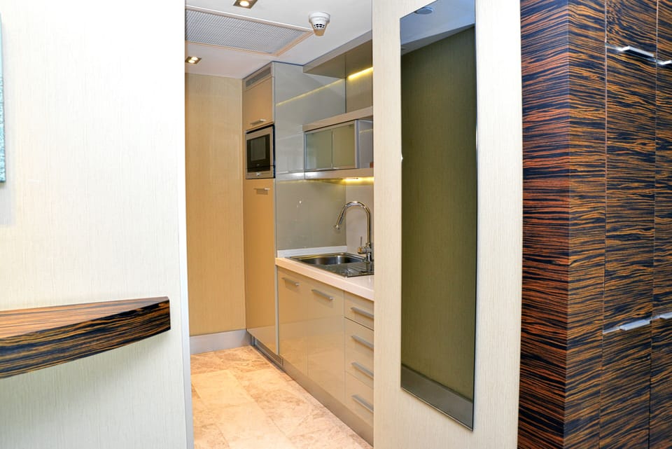 Executive Suite, 1 King Bed | Private kitchenette | Fridge, coffee/tea maker, electric kettle