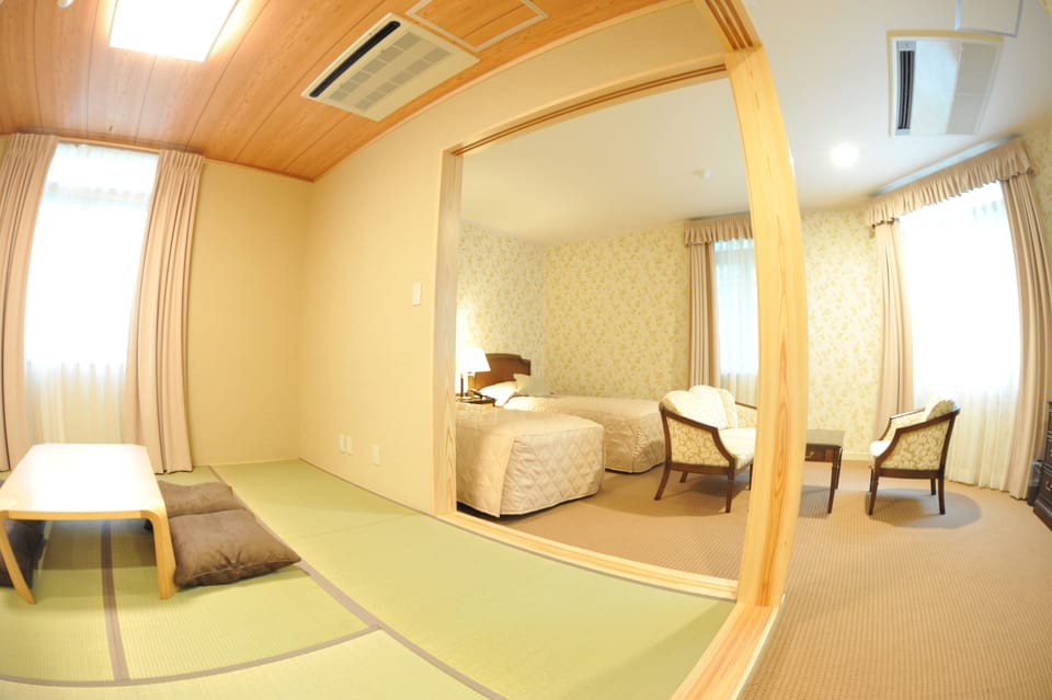 [Annex Building] Family Room Wide | Free WiFi