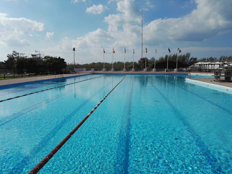 Exercise/lap pool