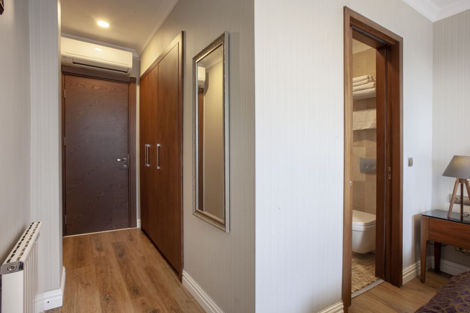 Deluxe Suite, 1 Bedroom, Lanai, Partial Sea View | Egyptian cotton sheets, premium bedding, minibar, in-room safe