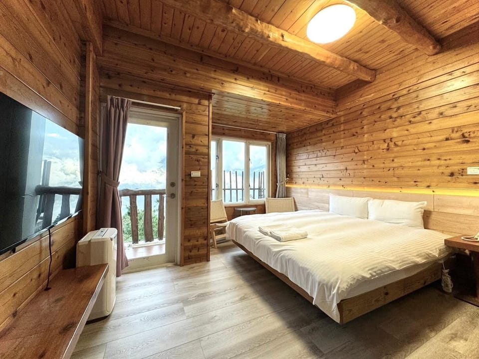 Deluxe Double Room | Desk, blackout drapes, free WiFi, bed sheets